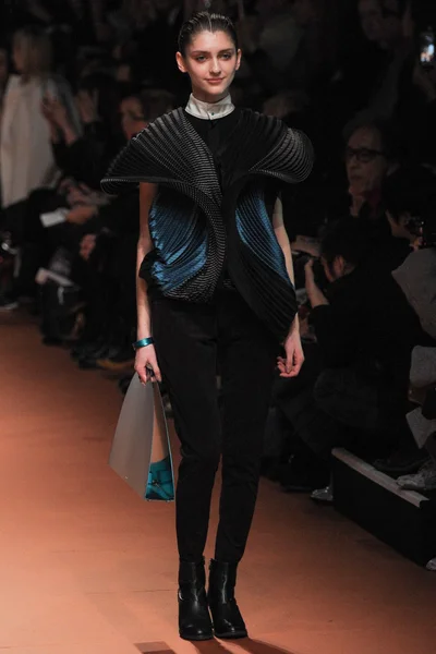 Look 2